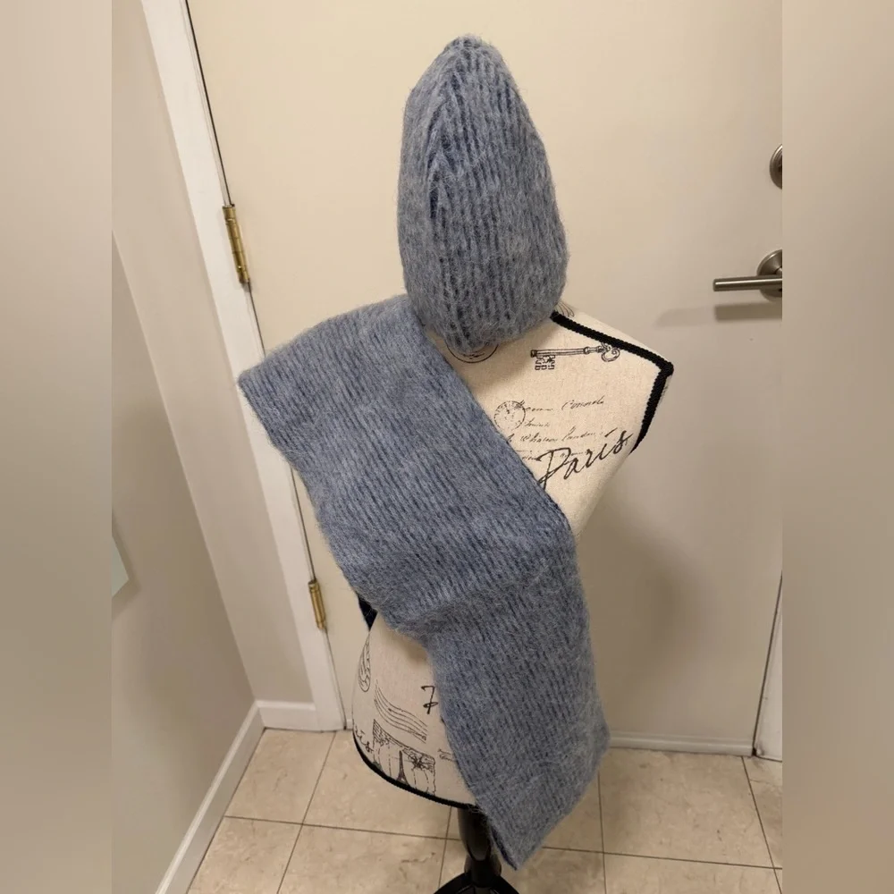 Elegant Blue Knit Snood and Hat Set Made Of Icelandic Wool 💙 - Picture 6 of 15